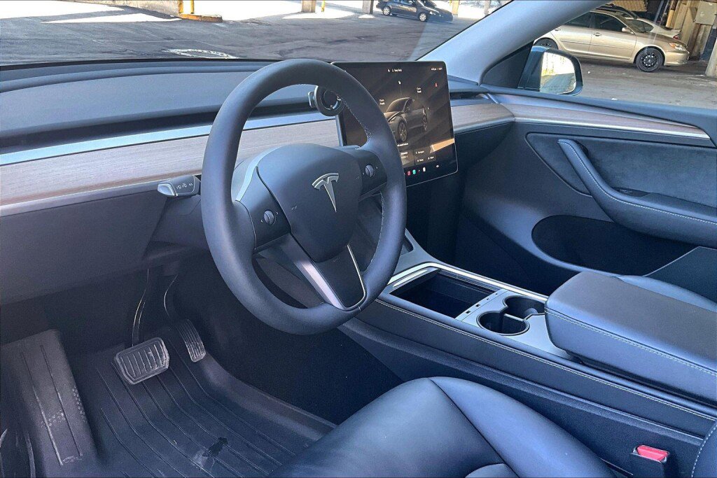 Used 2024 Tesla Model Y Long Range AWD/4WD image 7