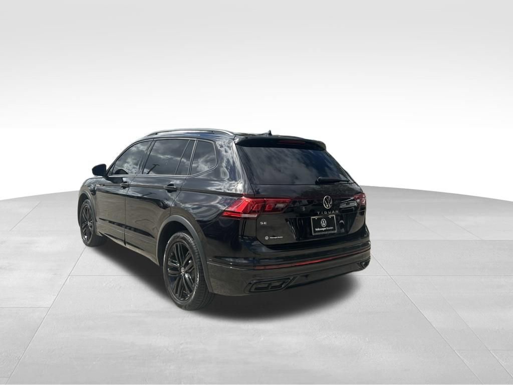 Certified 2022 Volkswagen Tiguan SE R-Line image 3