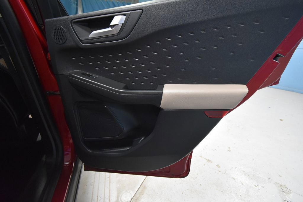 Used 2020 Ford Escape Titanium AWD/4WD image 30