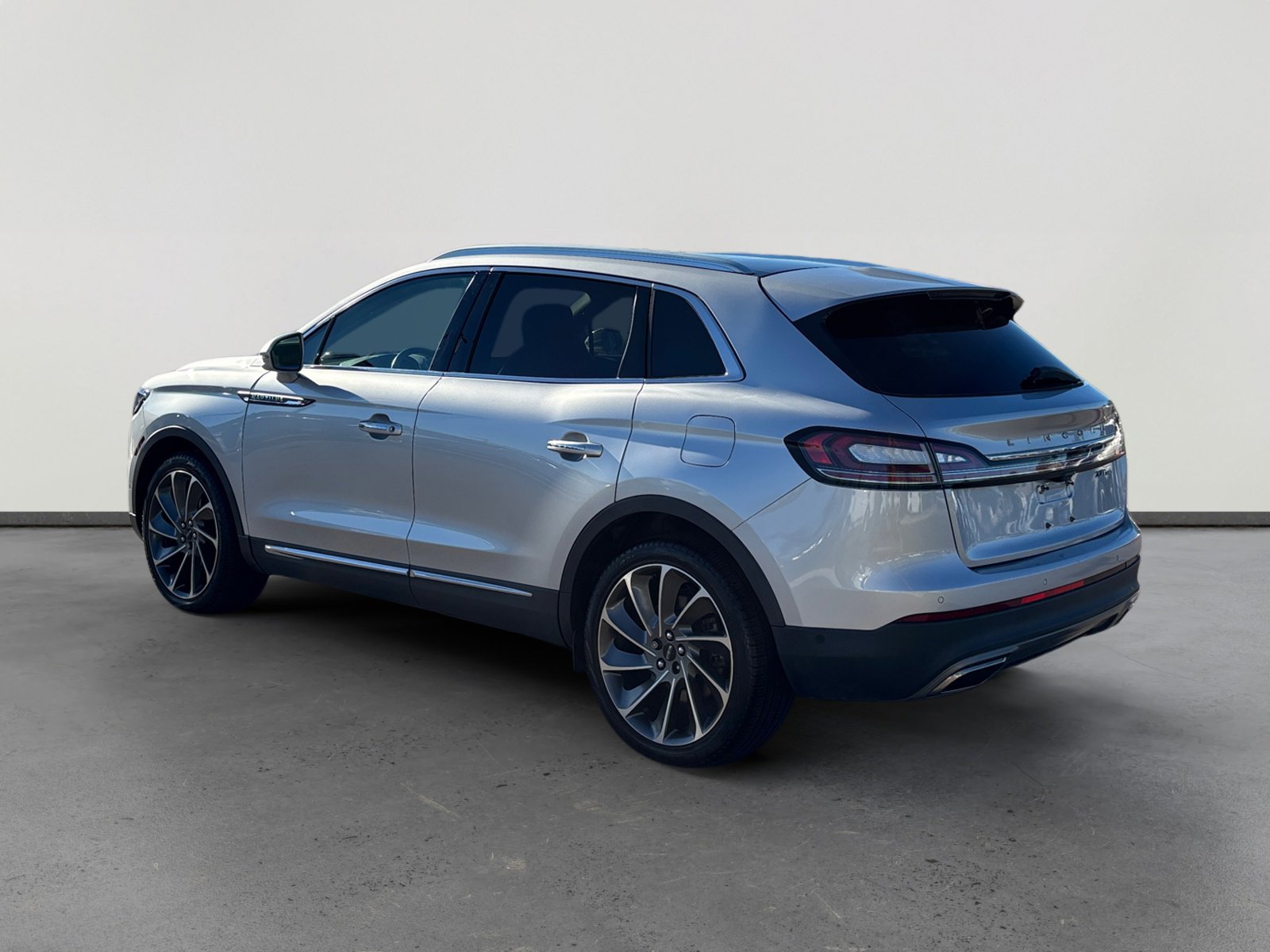 Used 2019 Lincoln Nautilus Reserve image 3