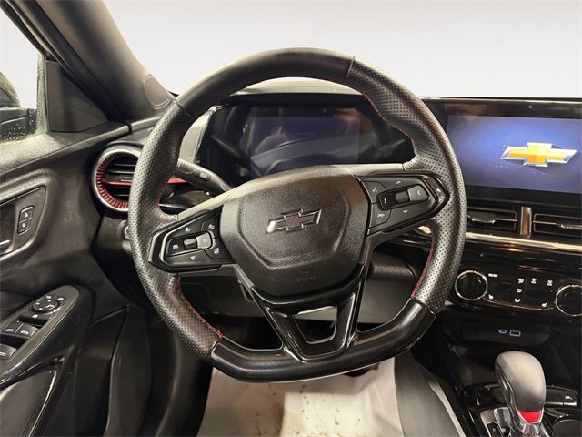 Used 2025 Chevrolet Trax RS w/ Sunroof Package image 12