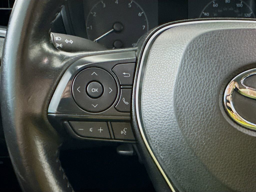 Used 2023 Toyota Corolla Cross LE image 11