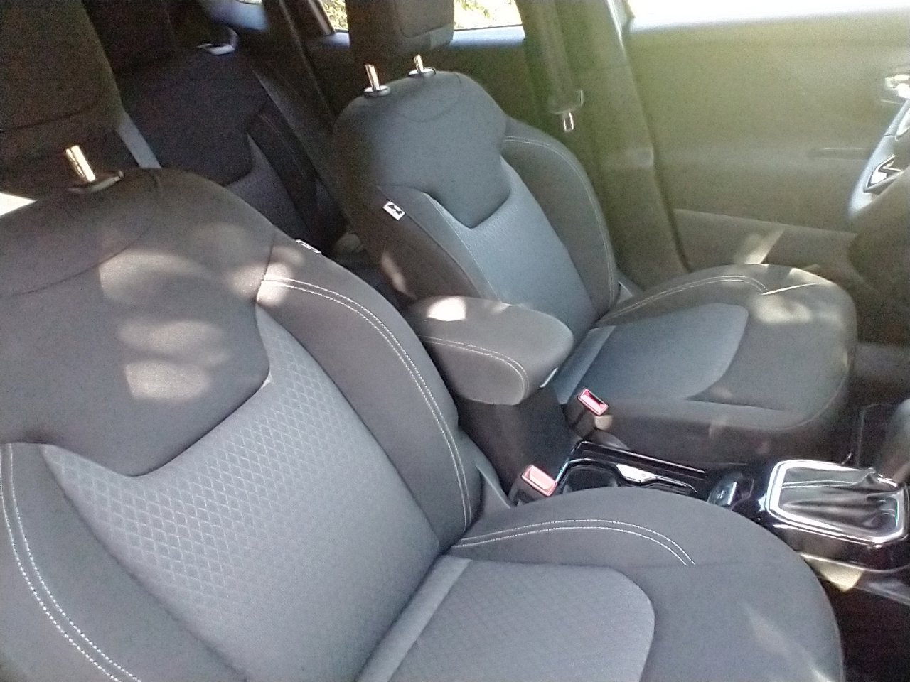 Used 2021 Jeep Renegade Latitude FWD image 10