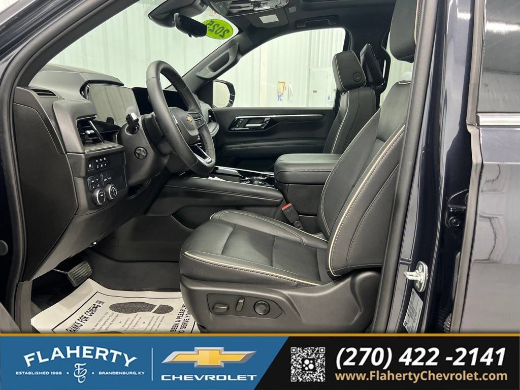 Used 2025 Chevrolet Suburban Premier AWD/4WD image 9