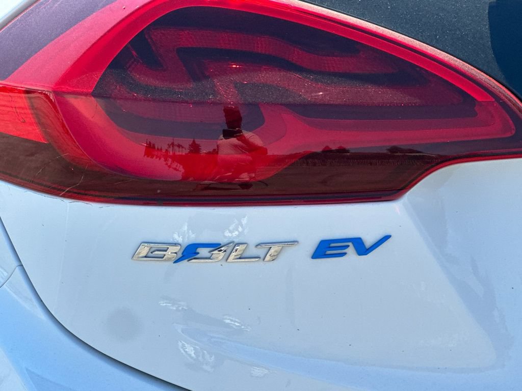 Used 2017 Chevrolet Bolt Premier w/ Driver Confidence II Package FWD image 25
