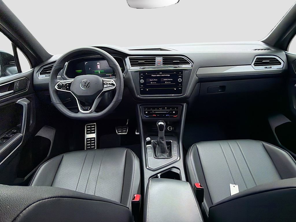 Used 2022 Volkswagen Tiguan SE R-Line image 16