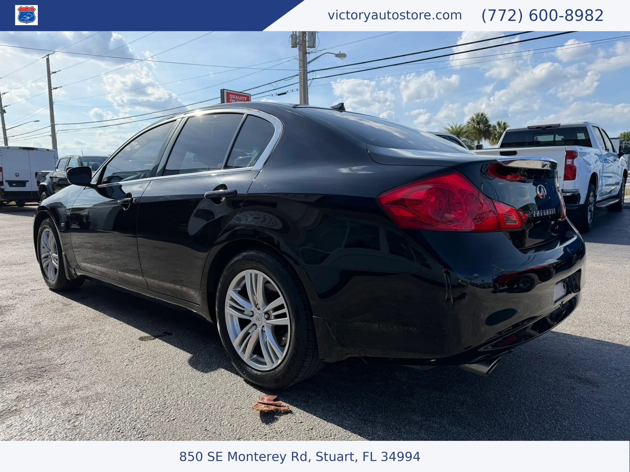Used 2015 INFINITI Q40 w/ Moonroof Package RWD image 5