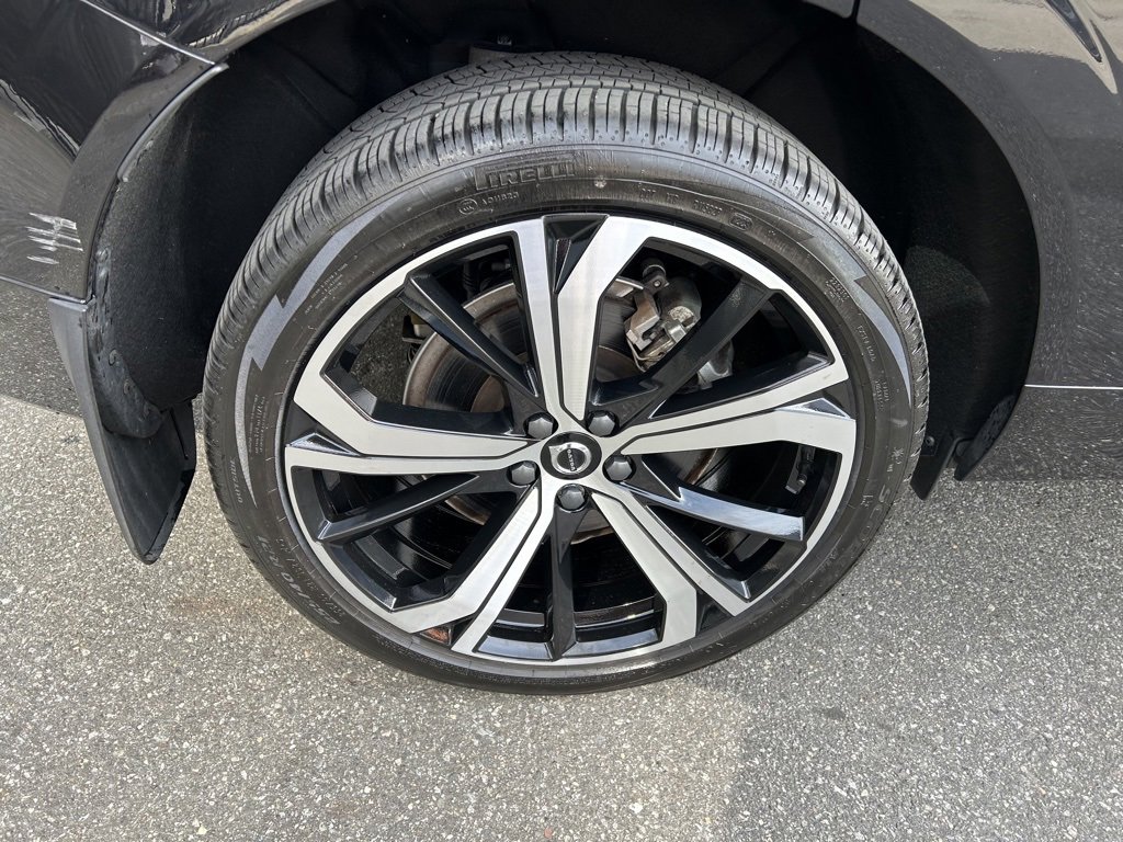 Certified 2024 Volvo XC60 T8 Ultimate w/ Protection Package Premier image 9