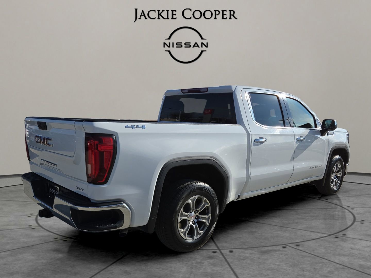 Used 2024 GMC Sierra 1500 SLT image 5