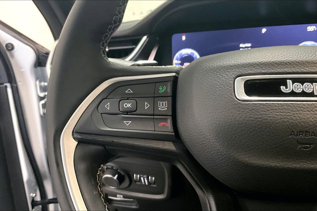 Used 2023 Jeep Grand Cherokee L Laredo image 11