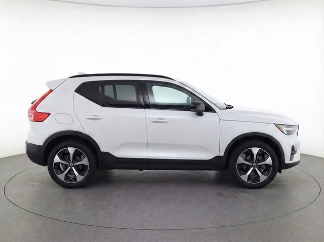 New 2026 Volvo XC40 B5 Plus w/ Protection Package Premier image 39