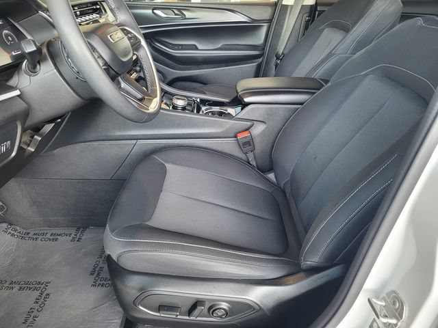 Used 2023 Jeep Grand Cherokee L Laredo AWD/4WD image 17