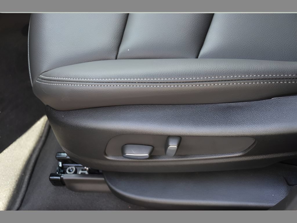 New 2025 Cadillac XT6 Luxury FWD image 32