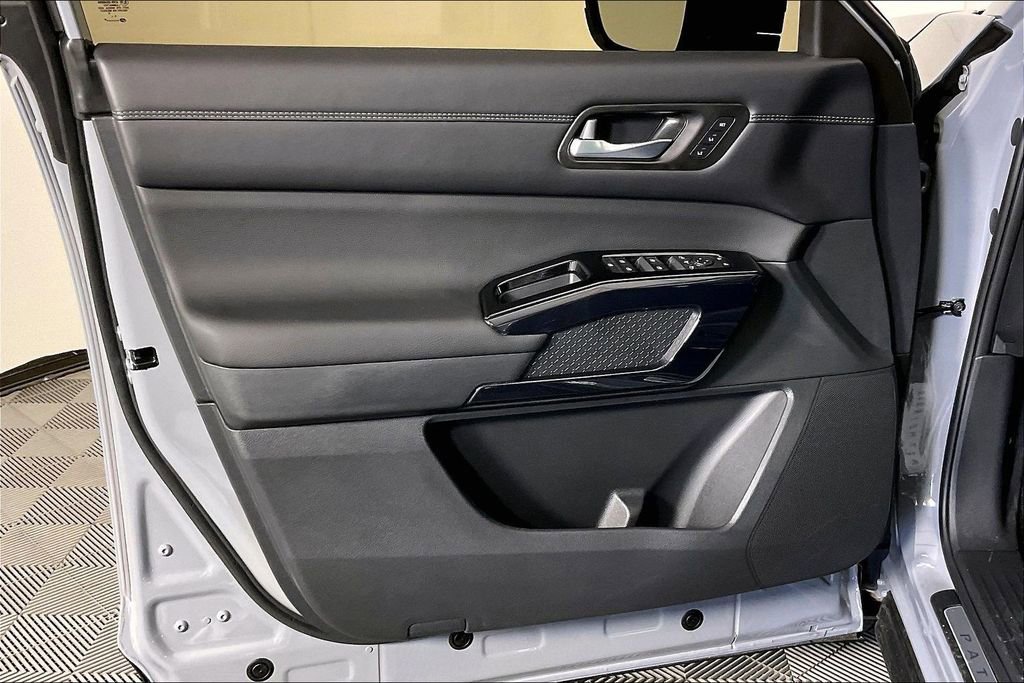 New 2026 Nissan Pathfinder Platinum w/ Cargo Package image 44