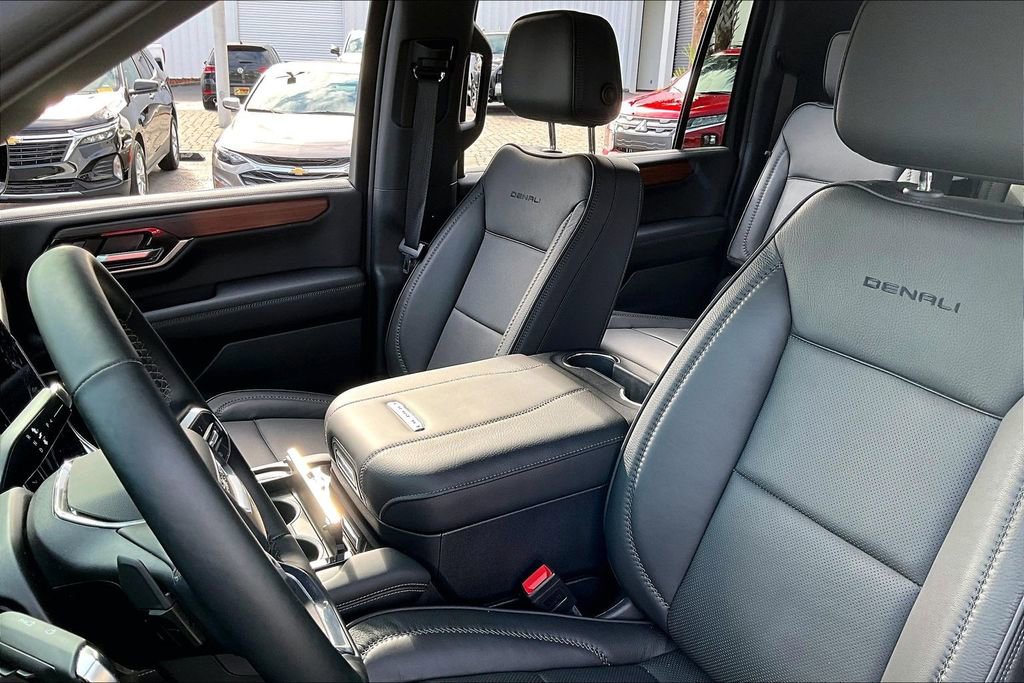 Used 2025 GMC Yukon XL Denali image 20