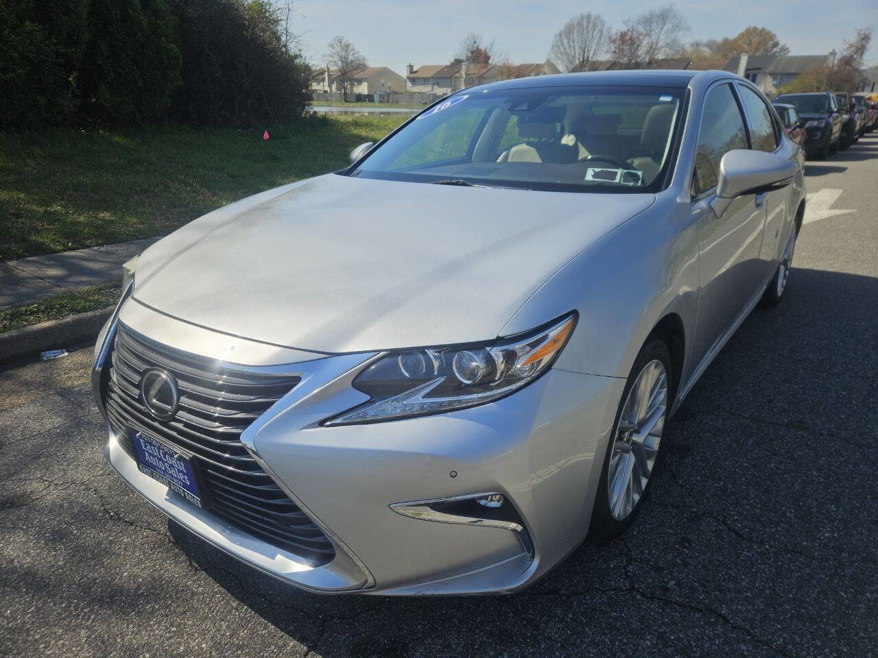 Used 2016 Lexus ES 350 w/ Luxury Package w/Wood Trim image 3