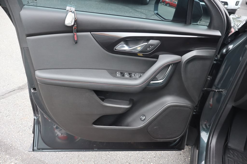Used 2019 Chevrolet Blazer RS w/ Sun and Wheels Package FWD image 25