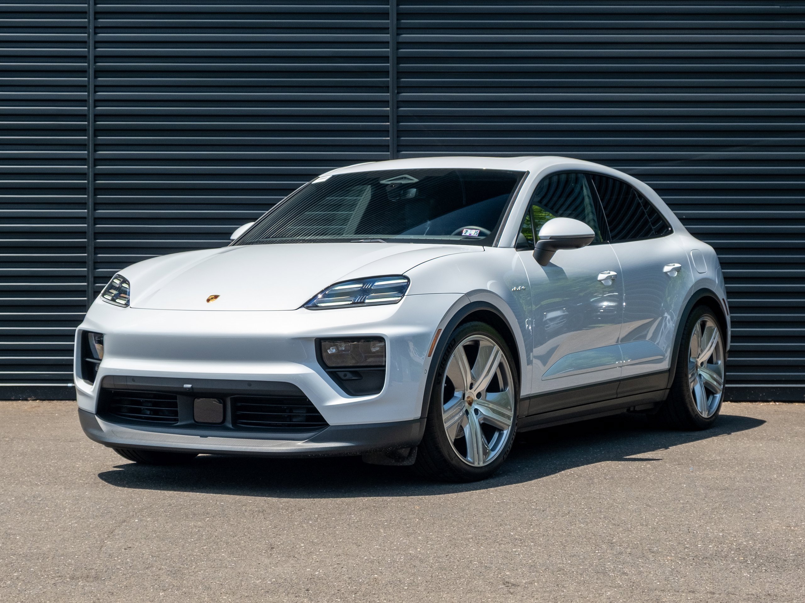 Used 2025 Porsche Macan Electric image 1