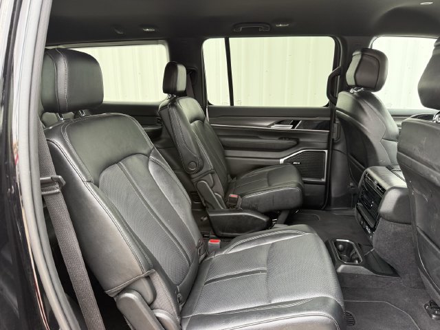 Used 2024 Jeep Wagoneer Series II RWD image 30
