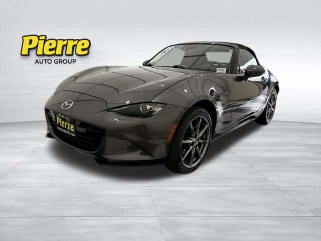 Used 2018 MAZDA MX-5 Miata Grand Touring RWD image 2