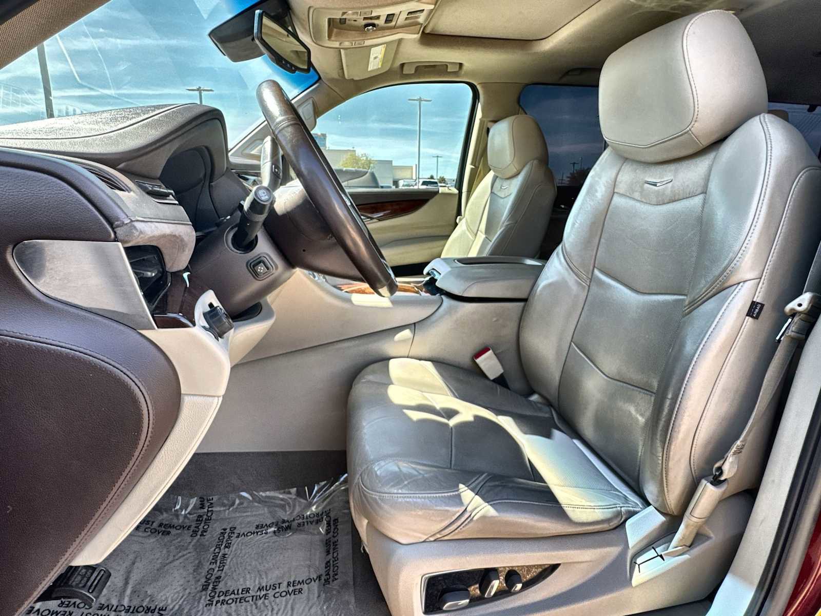 Used 2016 Cadillac Escalade Luxury image 3