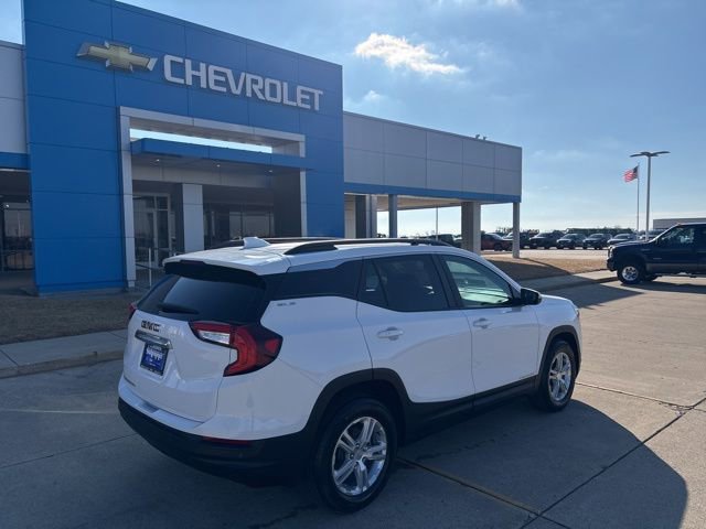 Used 2024 GMC Terrain SLE w/ Driver Convenience Package image 9