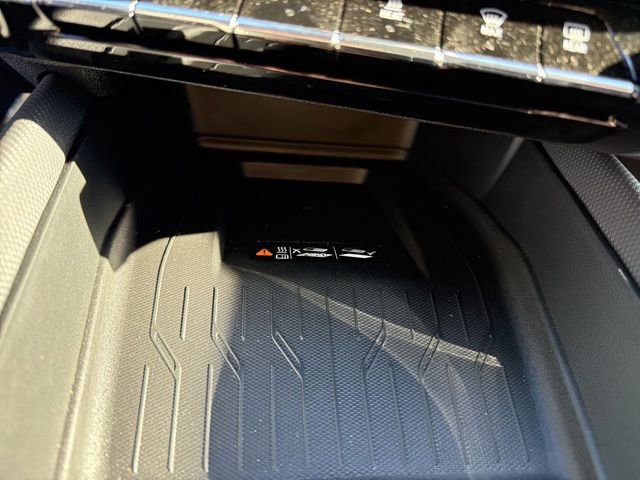New 2026 Chevrolet Equinox EV LT AWD/4WD image 15