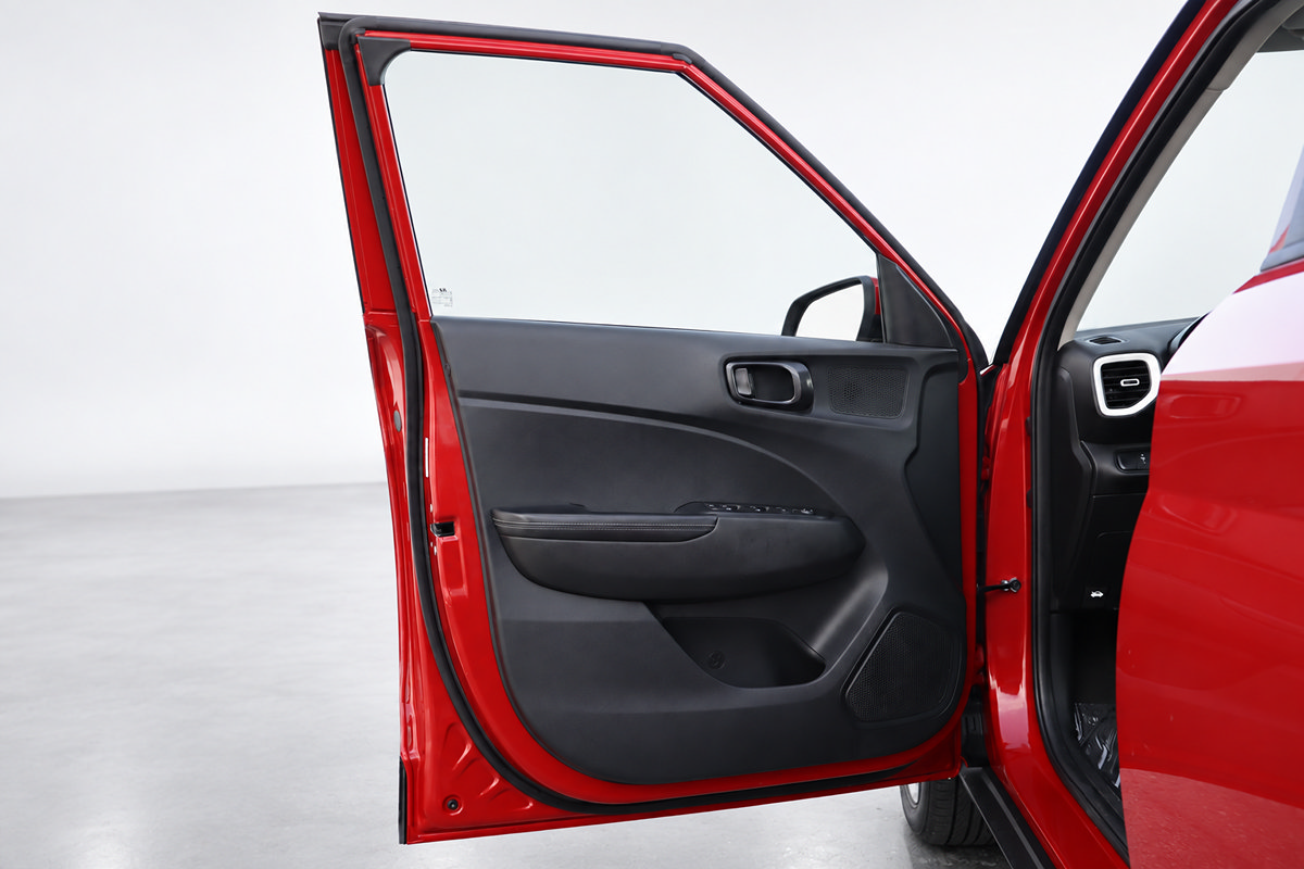 Used 2022 Hyundai Venue Limited FWD image 23