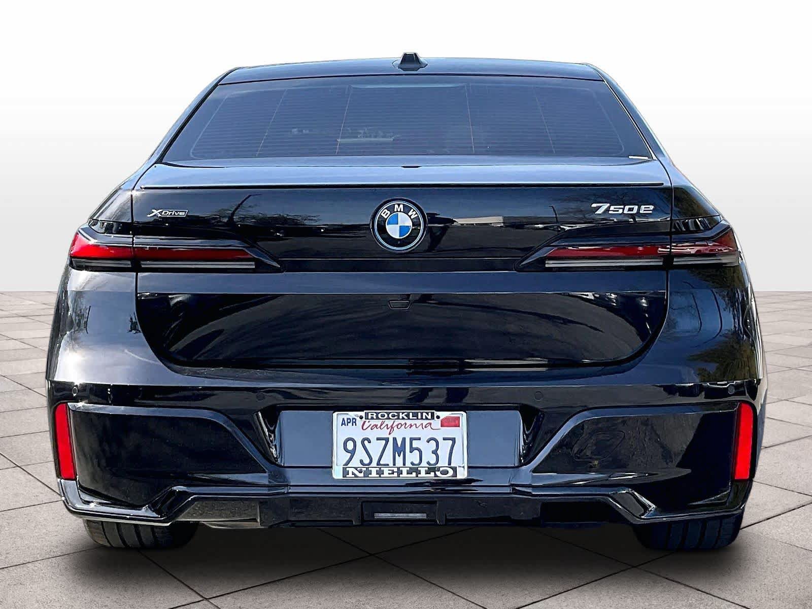 Used 2025 BMW 750e xDrive AWD/4WD image 7
