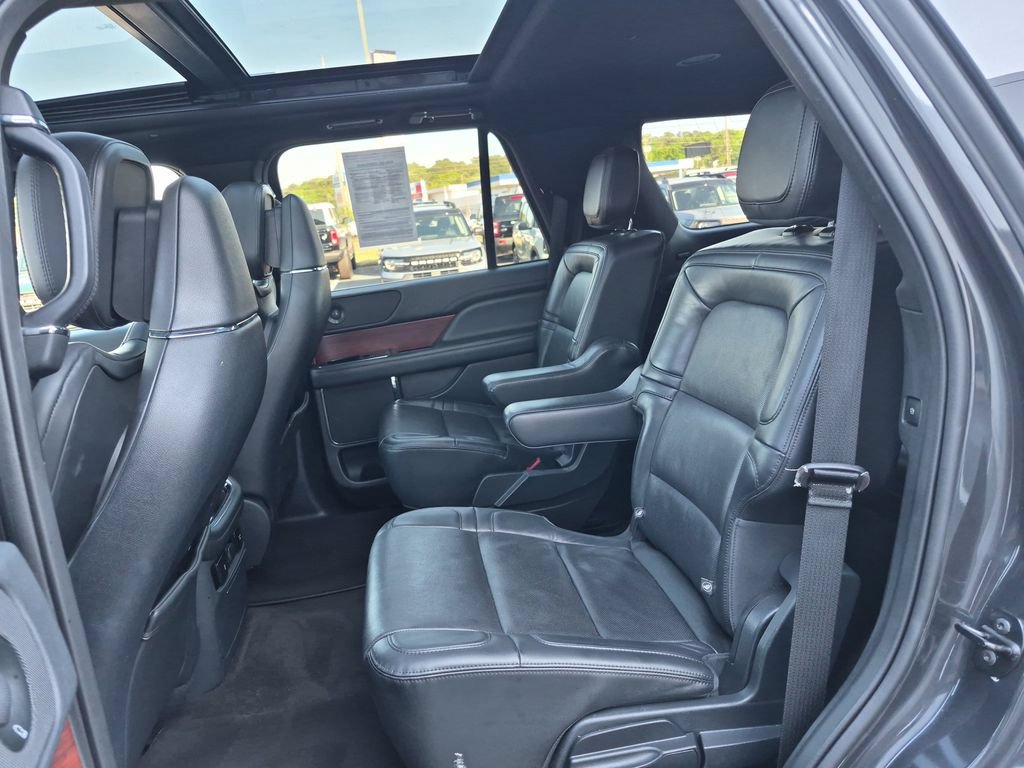 Used 2023 Lincoln Navigator Reserve AWD/4WD image 15