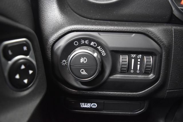 Certified 2020 Jeep Gladiator Overland image 16