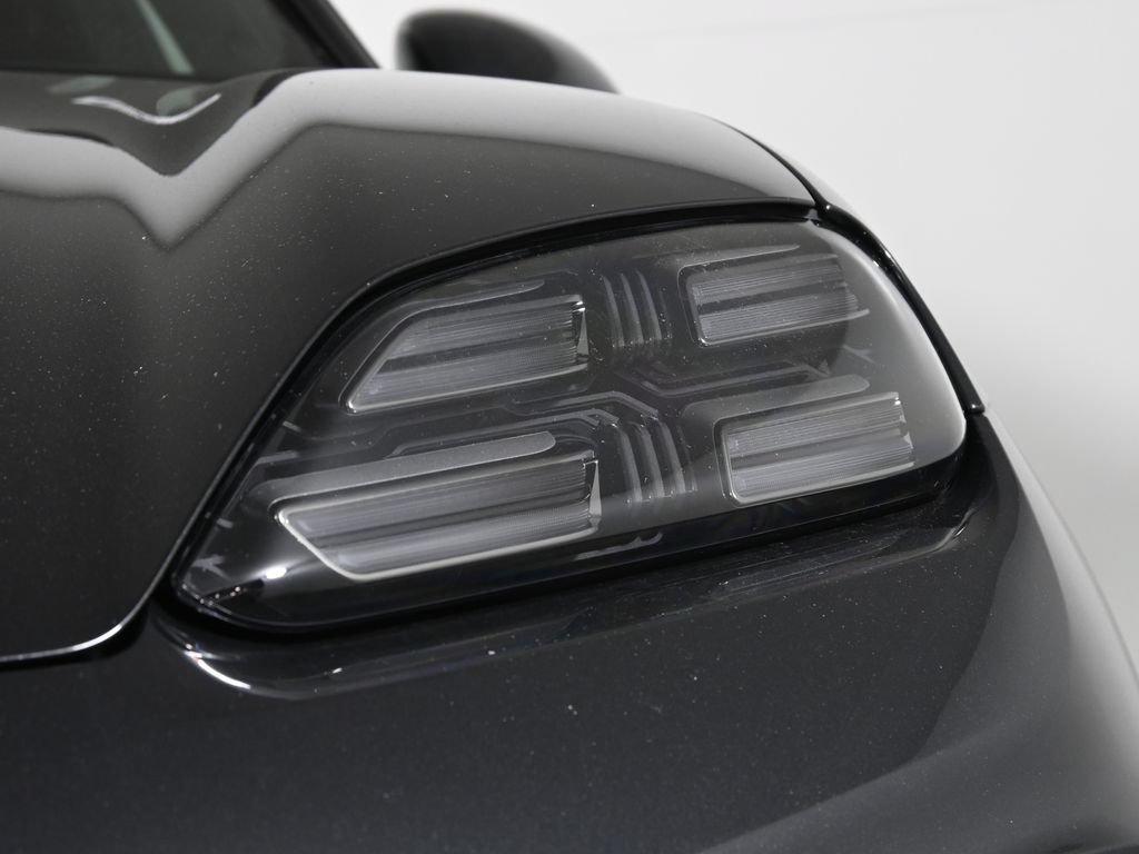 Used 2026 Porsche Macan 4 Electric AWD/4WD image 11