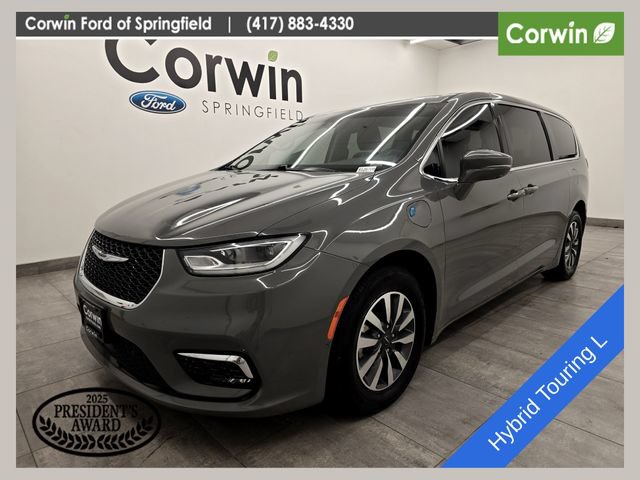 Used 2022 Chrysler Pacifica Touring-L w/ Uconnect Theater Family Group