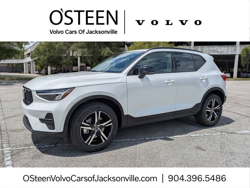 New 2026 Volvo XC40 B4 Core FWD image 1