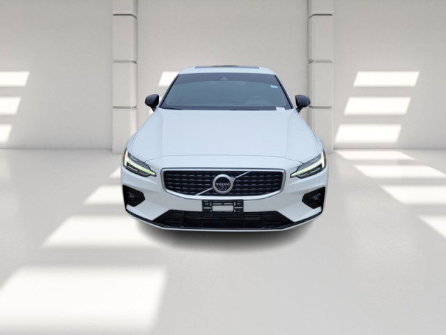 Used 2019 Volvo S60 T5 R-Design image 2