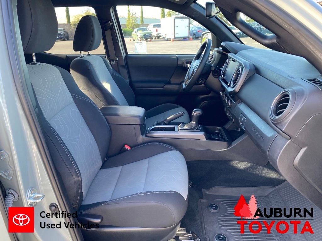 Used 2022 Toyota Tacoma TRD Off-Road w/ Technology Package AWD/4WD image 17