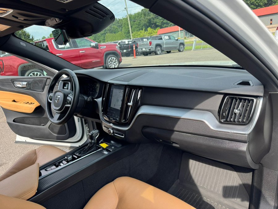 Used 2019 Volvo XC60 T6 Momentum w/ Multimedia Package AWD/4WD image 25