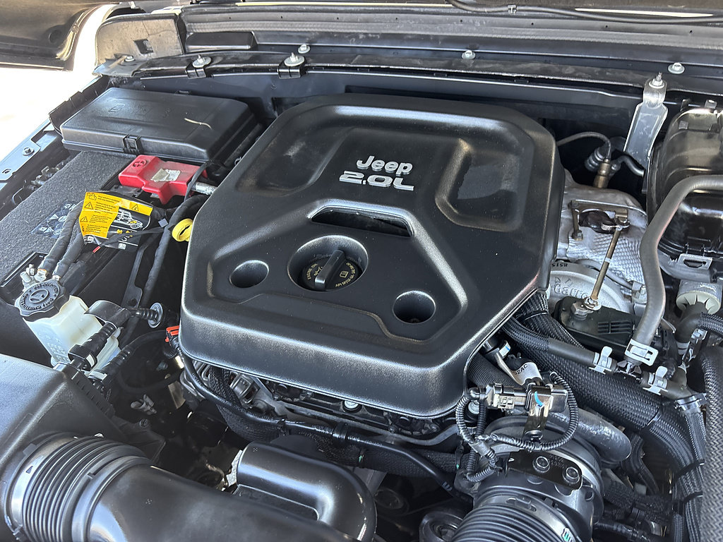 Used 2022 Jeep Wrangler Sport AWD/4WD image 29