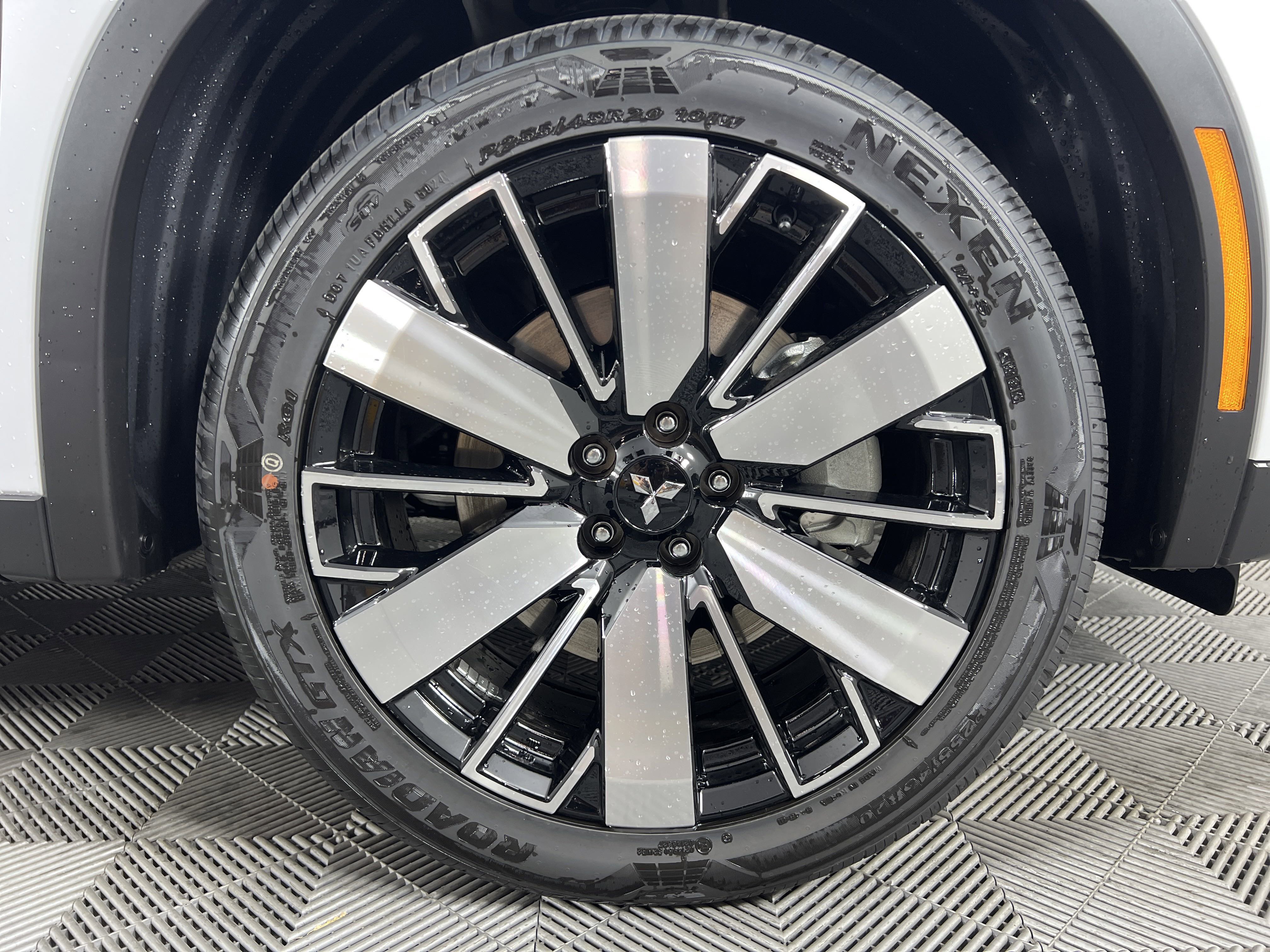 New 2025 Mitsubishi Outlander SE image 7