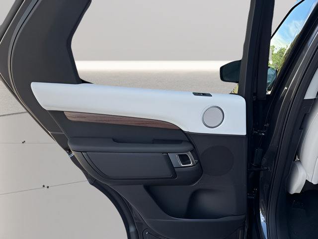 Certified 2025 Land Rover Discovery S AWD/4WD image 27