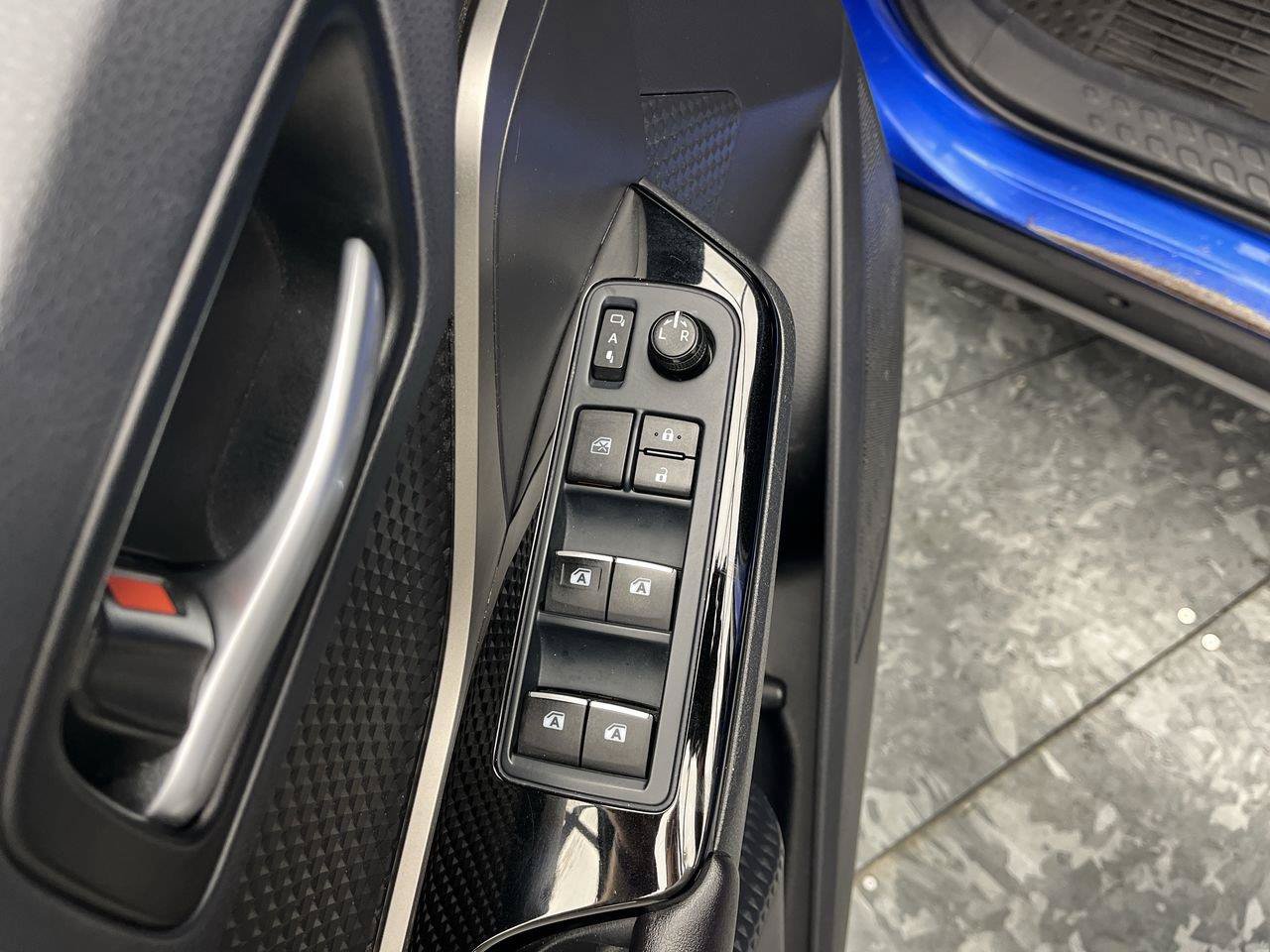 Used 2019 Toyota C-HR XLE FWD image 7