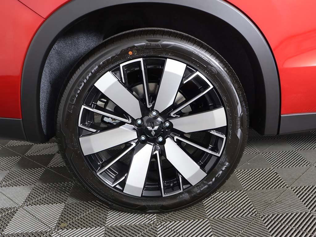 New 2025 Mitsubishi Outlander SE image 25