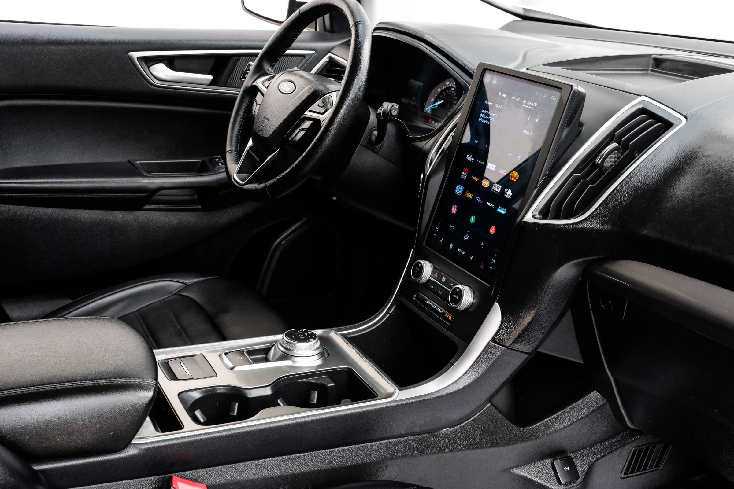 Used 2024 Ford Edge SEL image 33