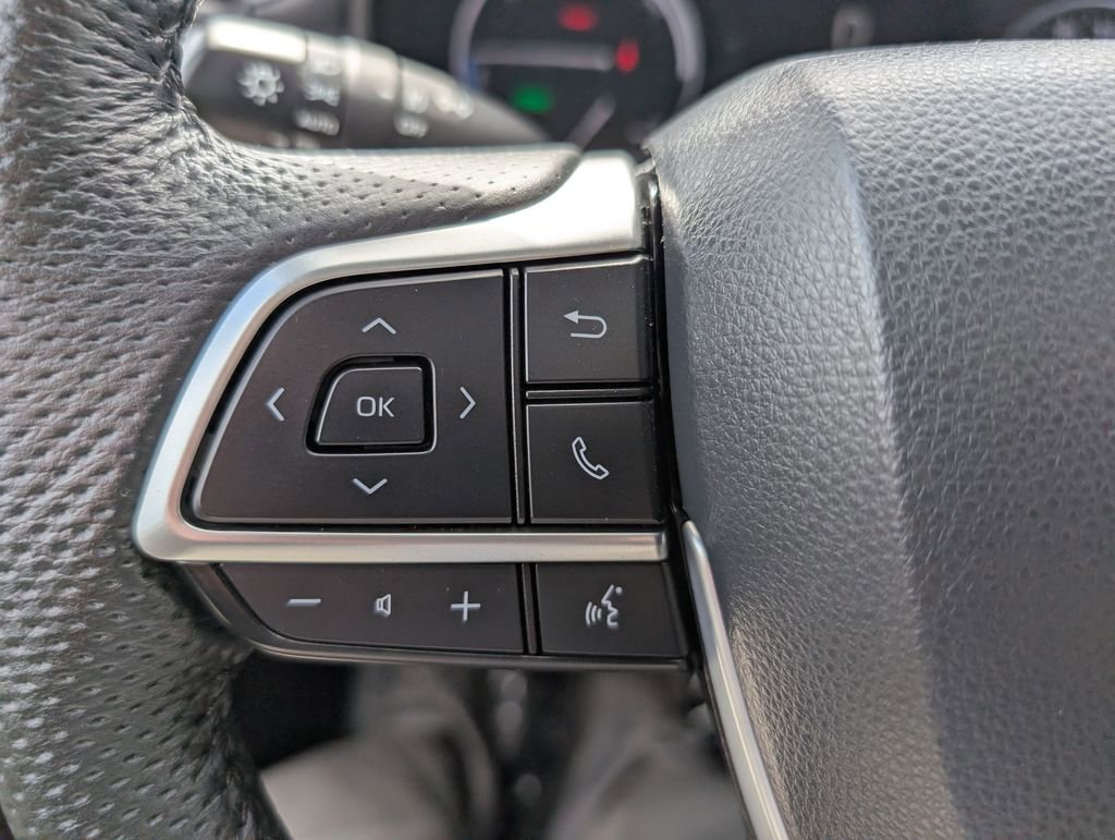 Used 2022 Toyota Sienna Limited image 32