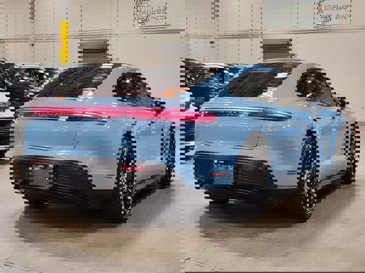 Used 2021 Porsche Taycan image 8