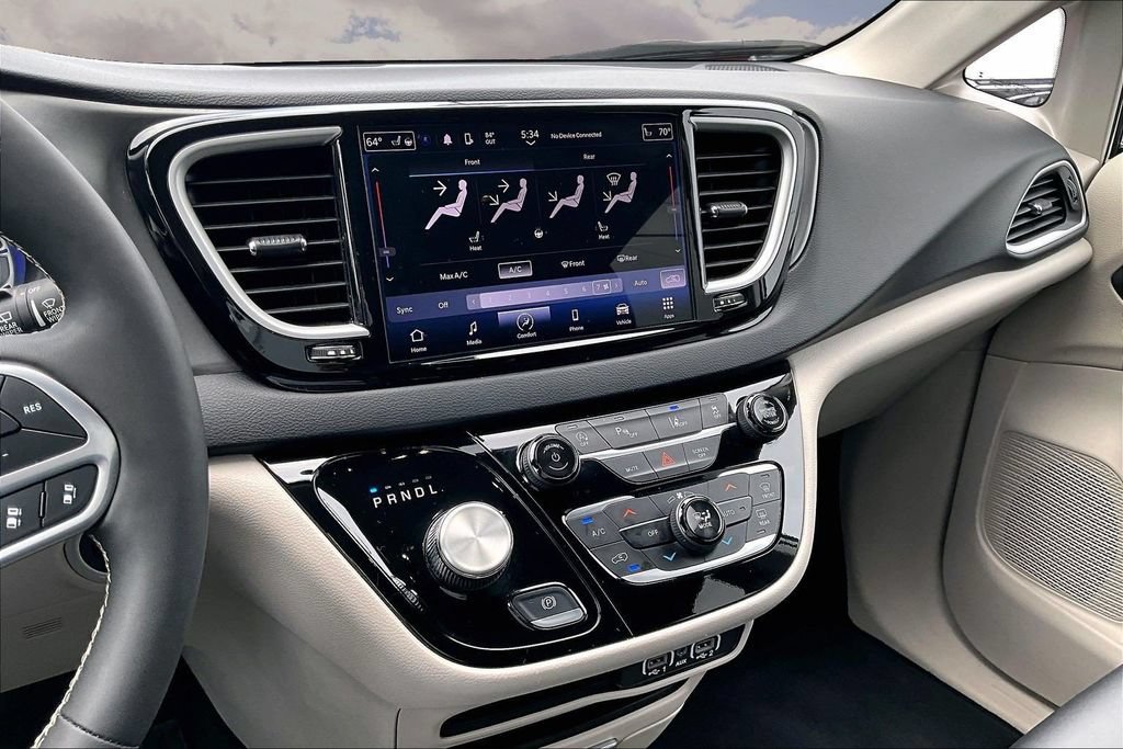 Used 2024 Chrysler Pacifica Touring-L FWD image 9