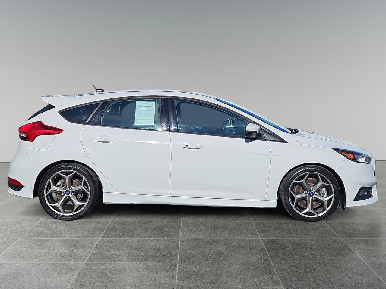 Used 2018 Ford Focus ST FWD image 8