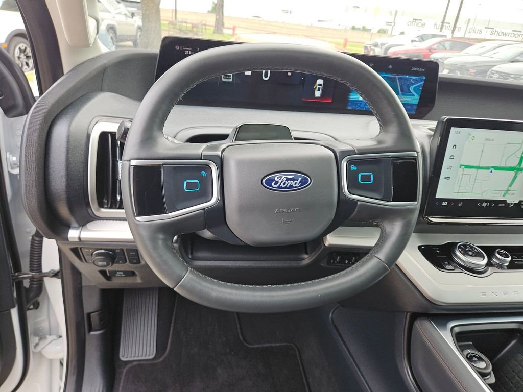 Used 2025 Ford Expedition Active AWD/4WD image 18