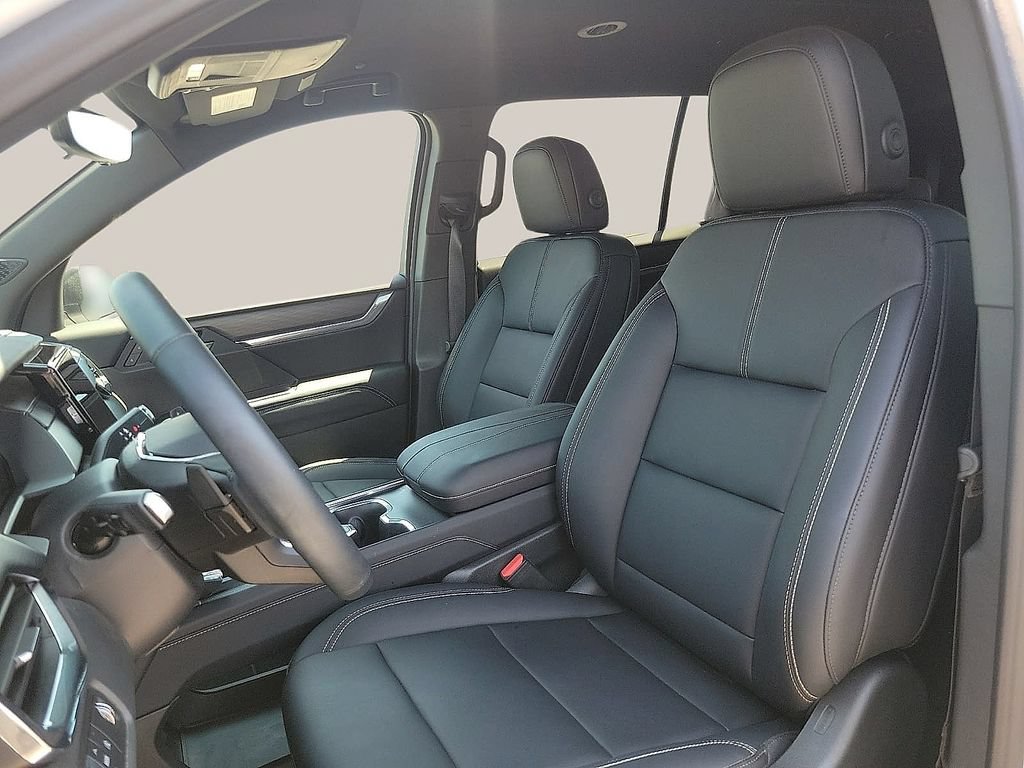 Used 2026 GMC Acadia Elevation w/ Elevation Premium Package FWD image 12