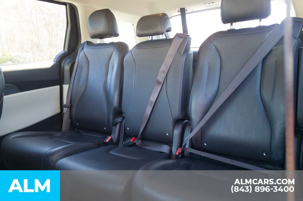 Used 2024 Kia Carnival LX image 16